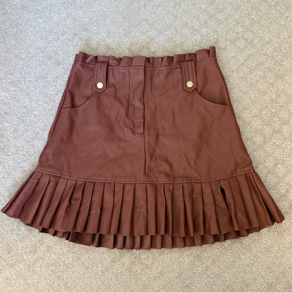 Zara Brown Faux Leather Pleated Mini Skirt Minimalist Chic Old Money Blogger Fav